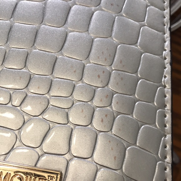 Julia & MICHAEL Stylish Patent Leather Handbag with detachable Shoulder Strap. - Picture 11 of 16